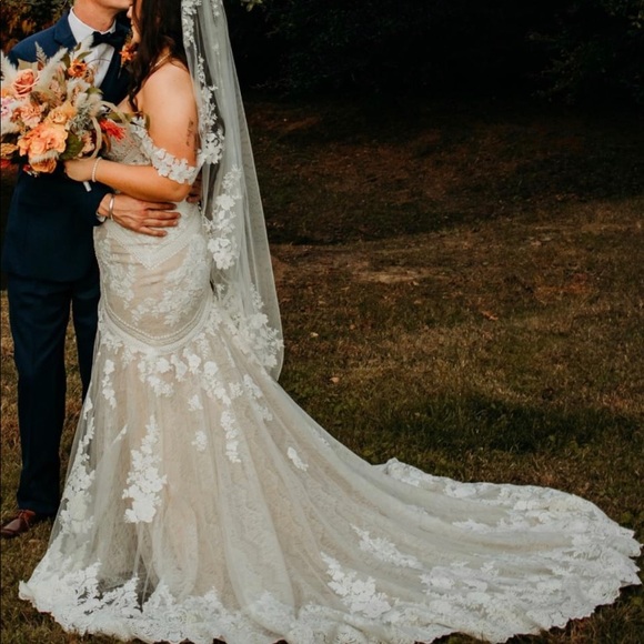 Wedding Dress - Picture 2 of 7